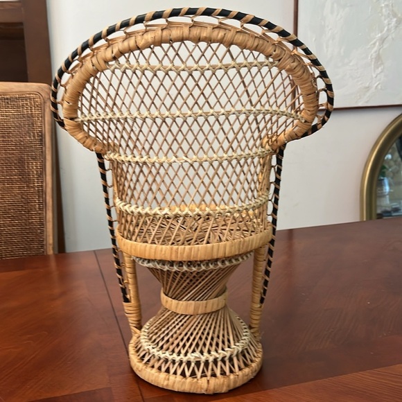 Vintage Peacock Chair Wicker Rattan Plant Doll - Picture 4 of 5